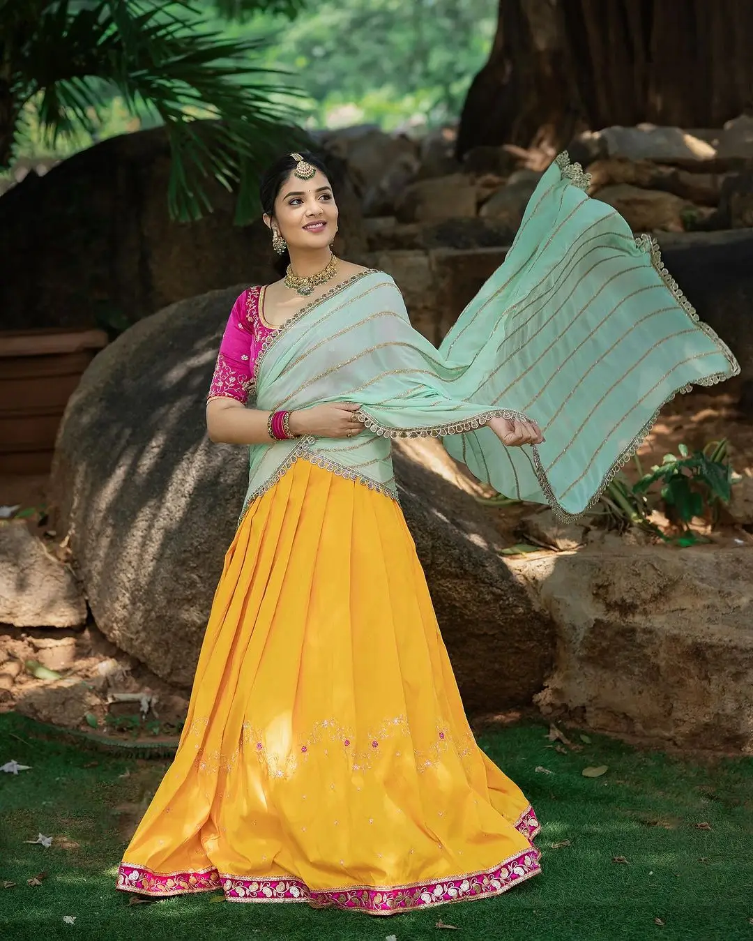 INDIAN TV ACTRESS SREEMUKHI IN YELLOW LEHENGA BLUE CHOLI 2